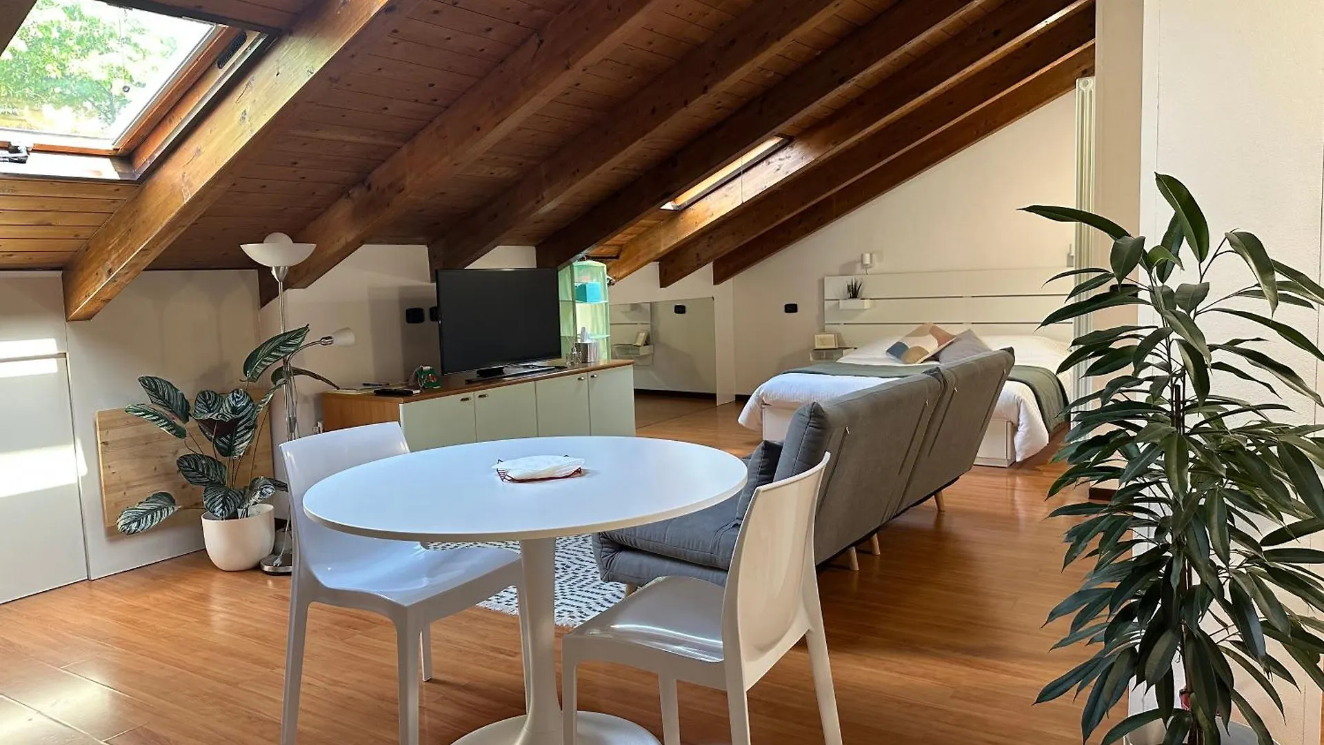 Sky Attic A Reggio Emilia Apartment