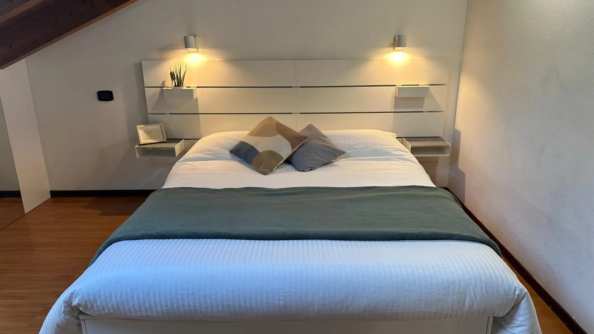 Sky Attic A Reggio Emilia Apartment 0*,  Italy